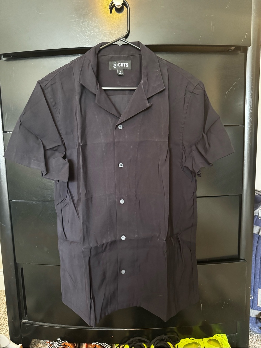 Cuts Clothing Men’s Short Sleeve Button-Down Shirt in Black